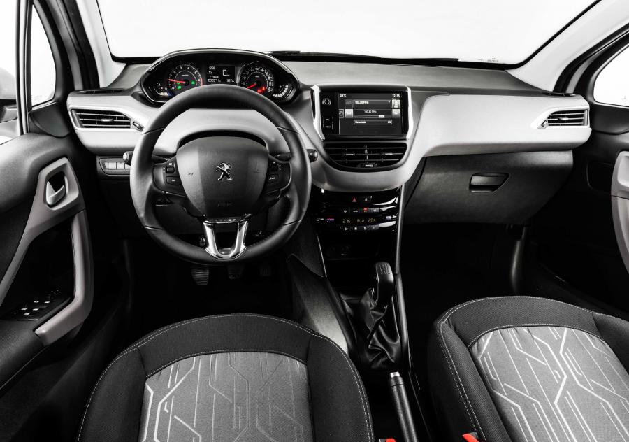 Торпедо Peugeot 208 2016 года  (LA) (фото 17 из 17)